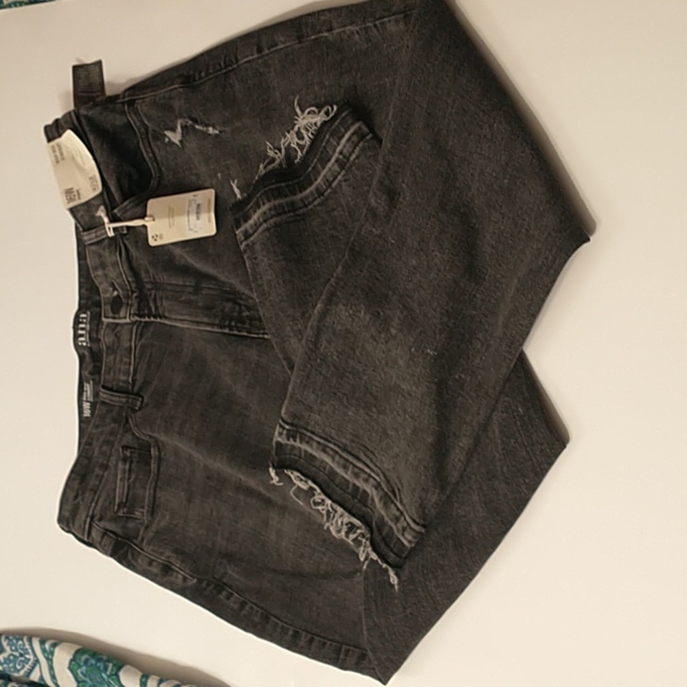 a.n.a 16 W High- Rise Straight Distressed Capri Black Color